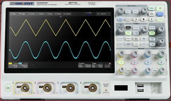 Siglent SDS5104X Oszilloskop / Das SDS5104X Oszilloskop von Siglent besitzt eine Bandbreite von 1 GHz, sowie 4 analoge Kanäle